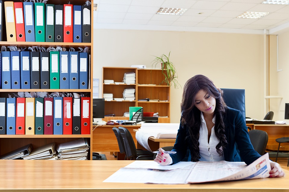 abbigliamento donna al lavoro